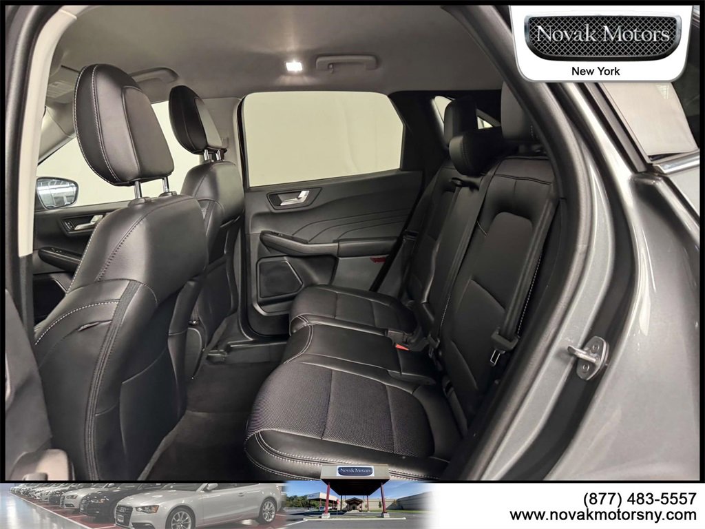 Used 2022 Ford Escape Titanium image 11