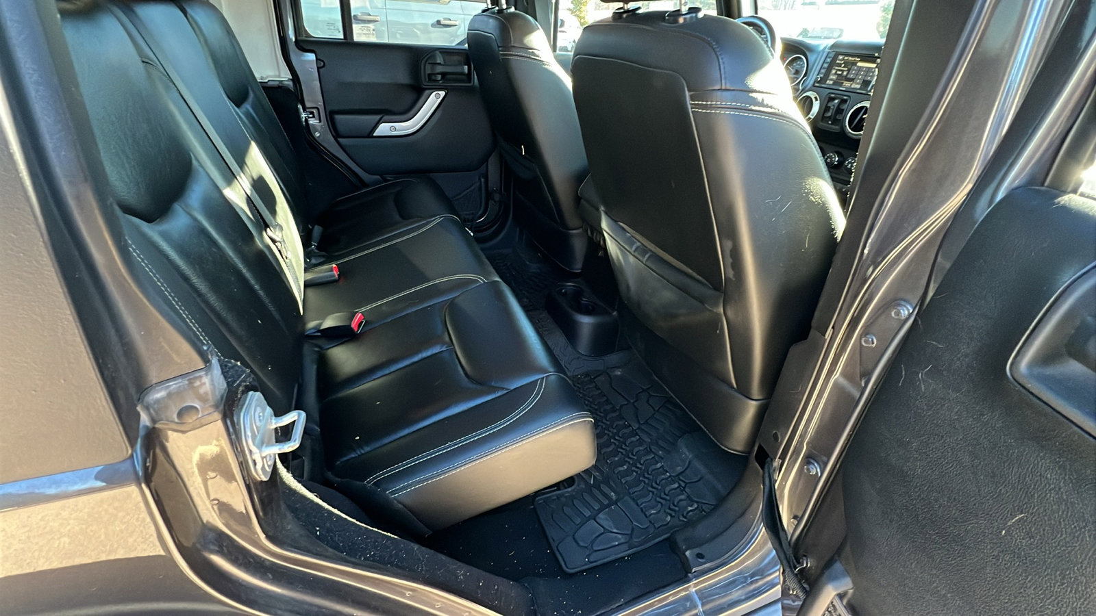 Used 2014 Jeep Wrangler Unlimited Rubicon image 21