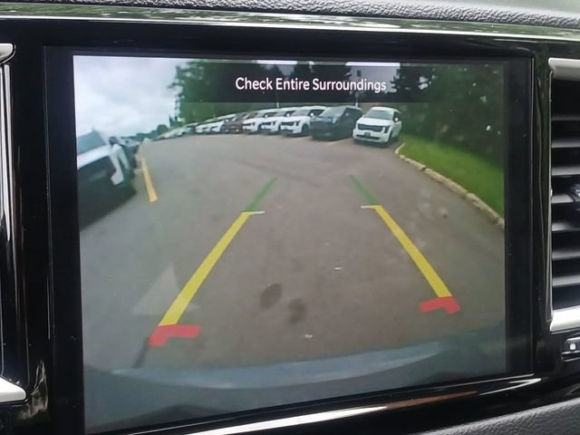 Used 2023 Chrysler Pacifica Touring-L FWD image 18