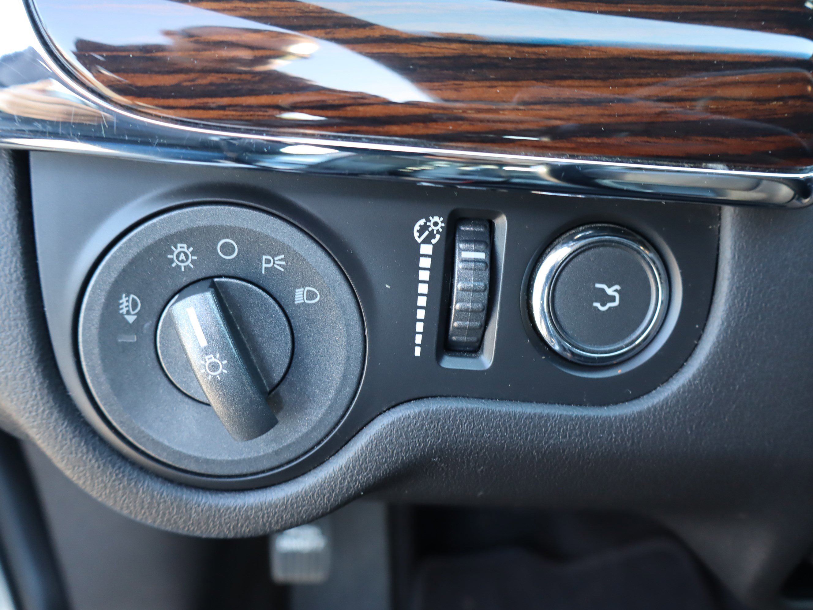 Used 2009 Lincoln MKS image 19