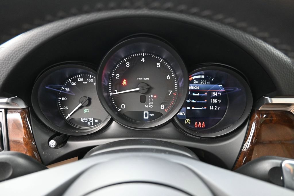 Certified 2024 Porsche Macan AWD/4WD image 12