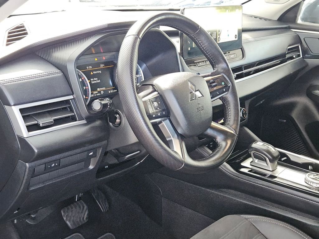 Used 2025 Mitsubishi Outlander SE AWD/4WD image 13
