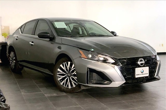 Used 2025 Nissan Altima 2.5 SV image 2