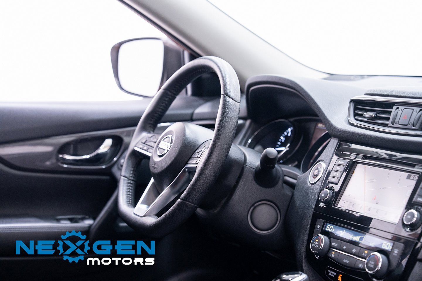 Used 2020 Nissan Rogue SV w/ Premium Package image 45