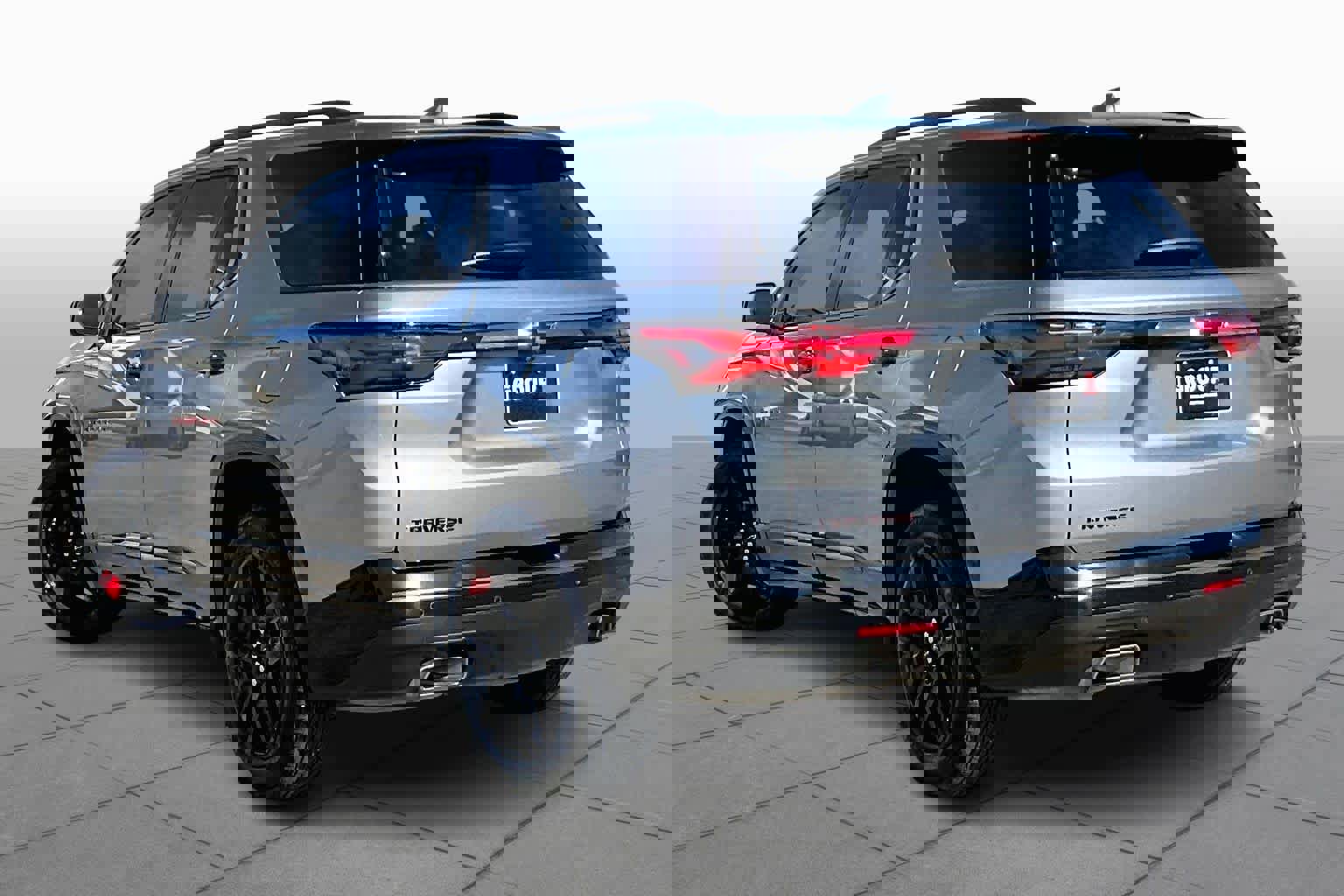 Used 2023 Chevrolet Traverse Premier w/ Redline Edition image 11