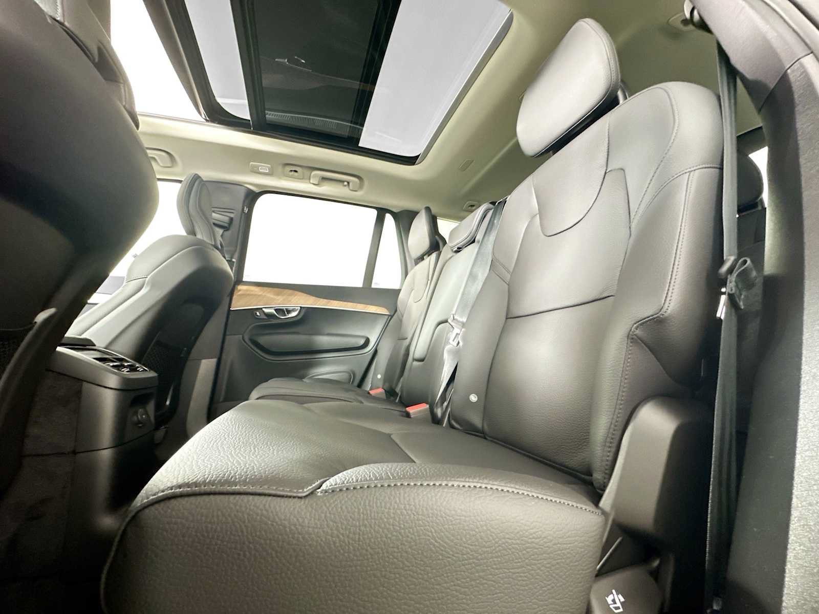 Certified 2025 Volvo XC90 T8 Plus w/ Protection Package Premier AWD/4WD image 20