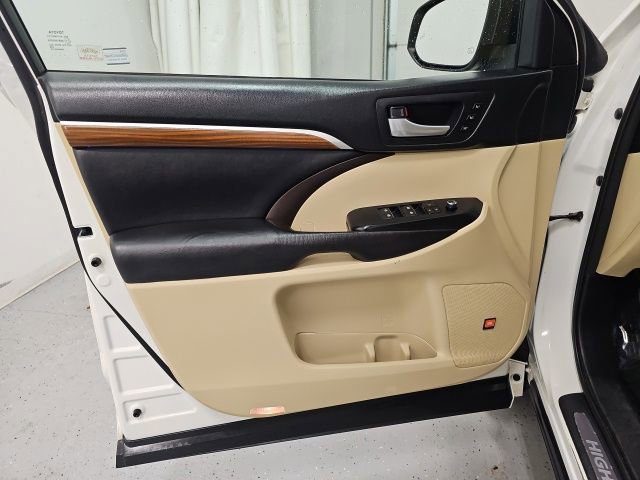 Used 2017 Toyota Highlander Limited image 11