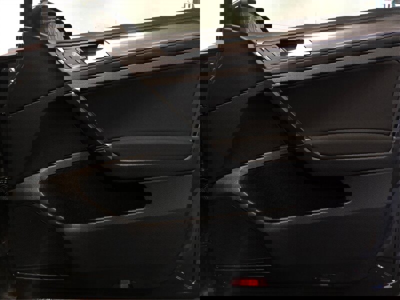 Used 2017 Volkswagen e-Golf SE w/ DC Fast Charging Package image 17