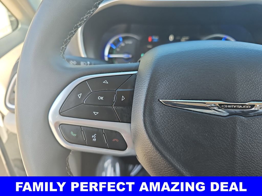 Used 2024 Chrysler Pacifica Select image 18