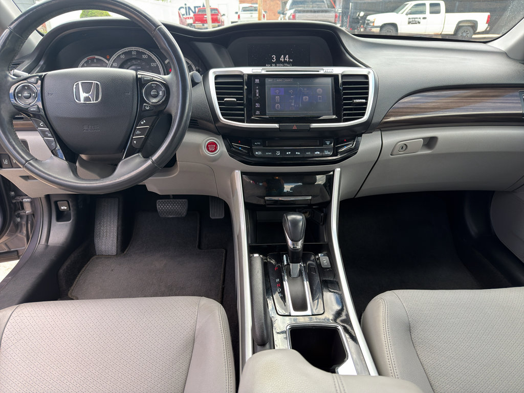Used 2016 Honda Accord Touring image 12