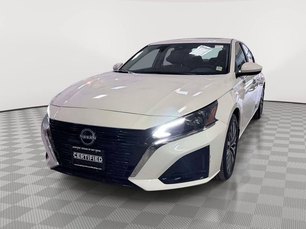 Used 2025 Nissan Altima 2.5 SV w/ SV Premium Package FWD image 7