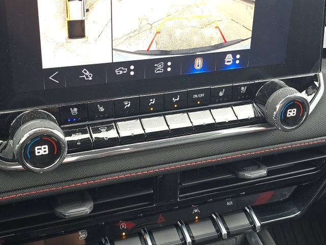 Used 2025 Chevrolet Colorado Z71 w/ Technology Package AWD/4WD image 31