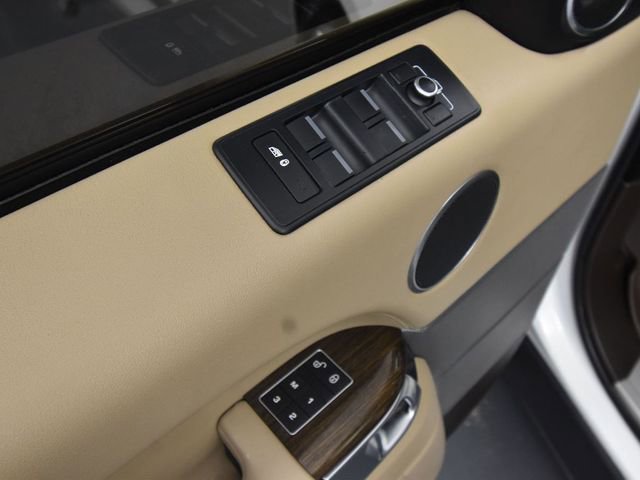 Used 2016 Land Rover Range Rover Sport HSE image 19