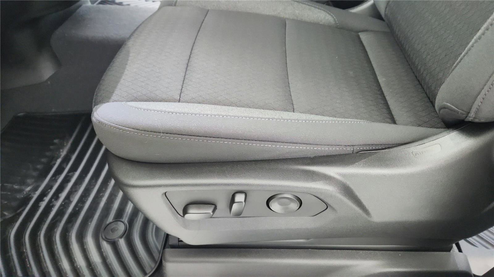 Used 2025 GMC Sierra 1500 SLE image 18