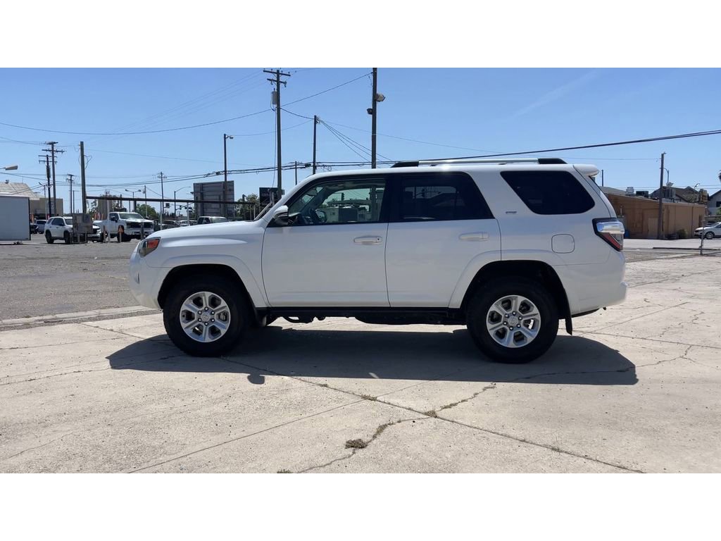 Used 2022 Toyota 4Runner SR5 Premium w/ Moonroof Package AWD/4WD image 8