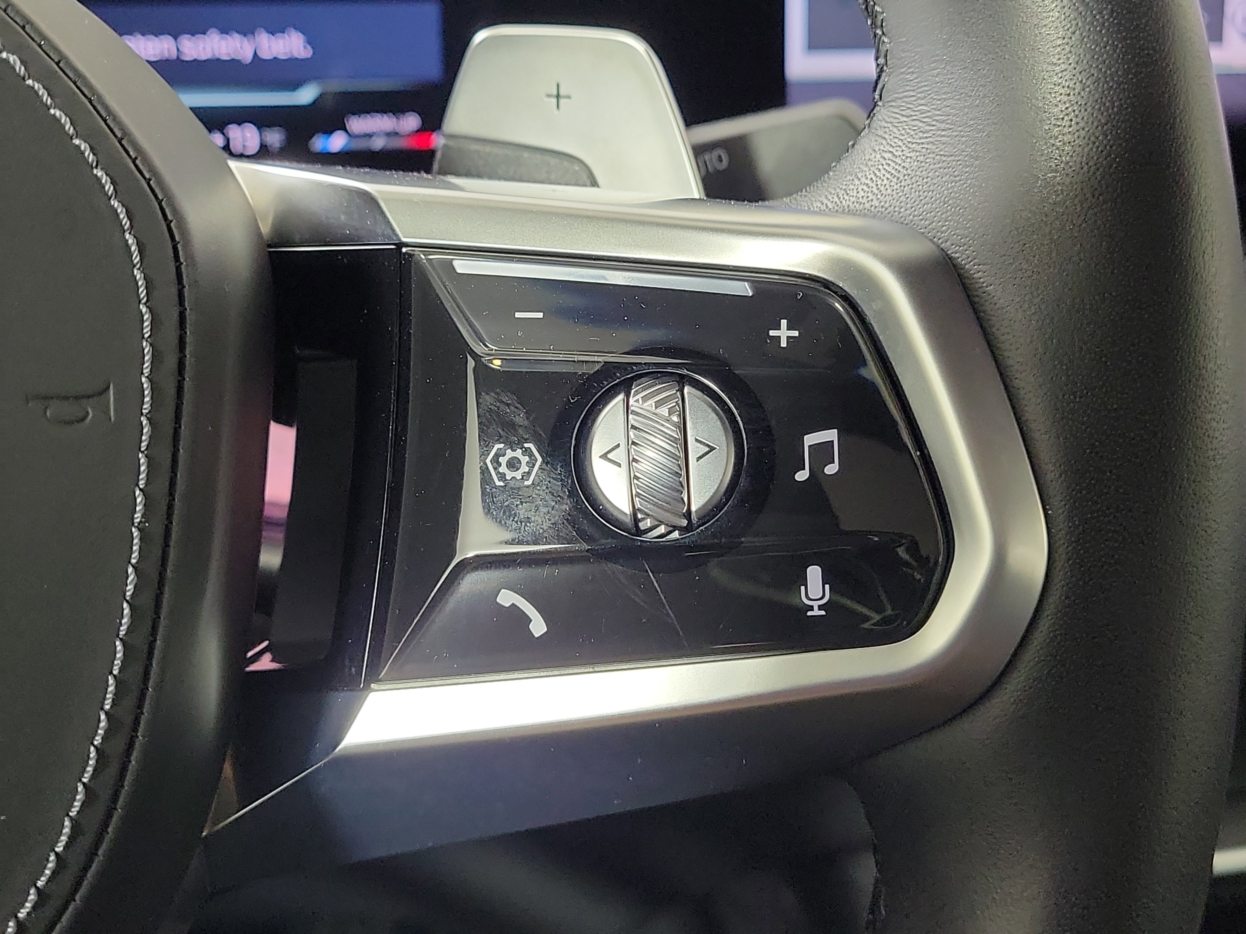 Certified 2025 BMW 740i xDrive image 14