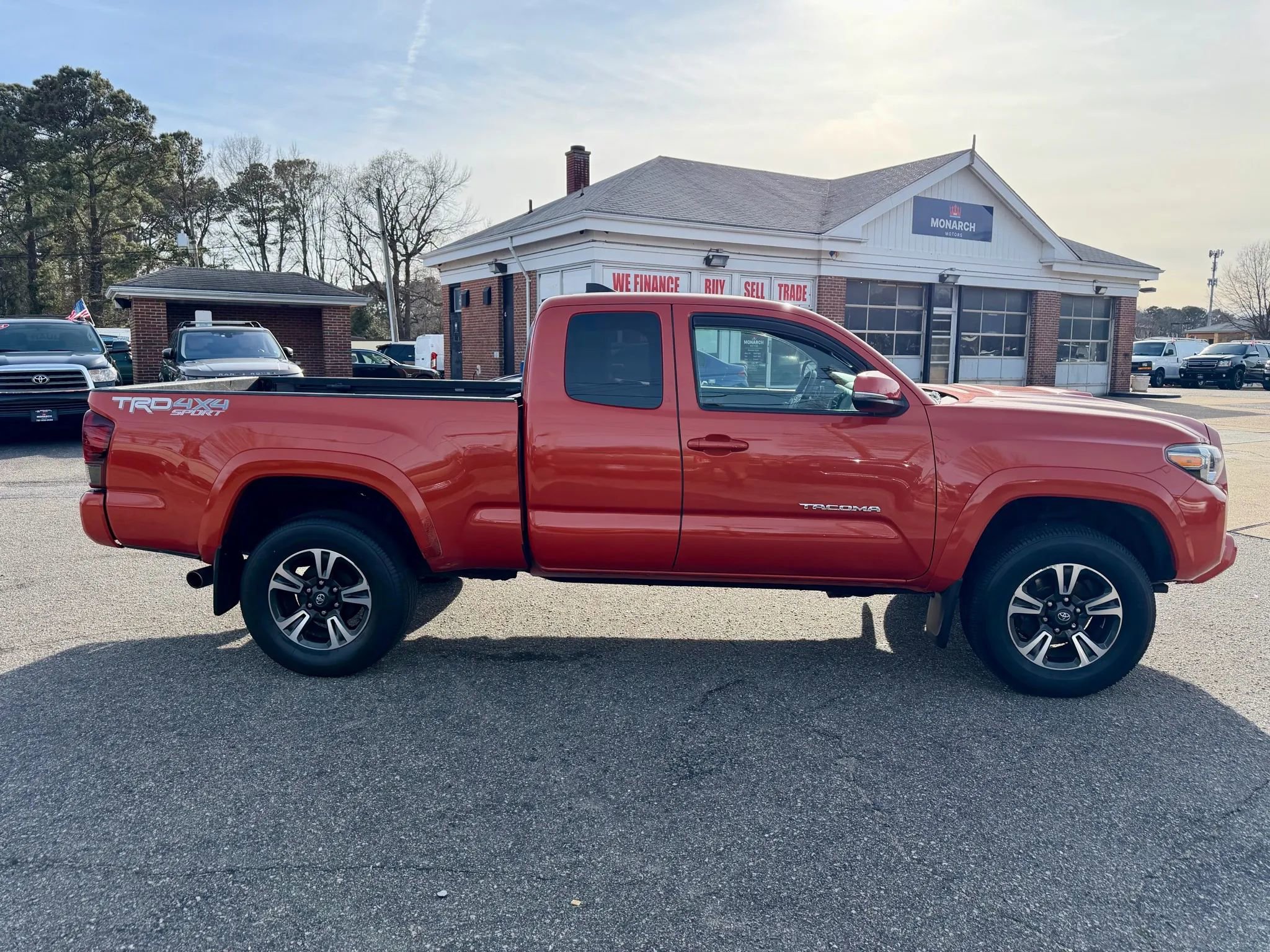Used 2016 Toyota Tacoma TRD Sport w/ Towing Package AWD/4WD image 6