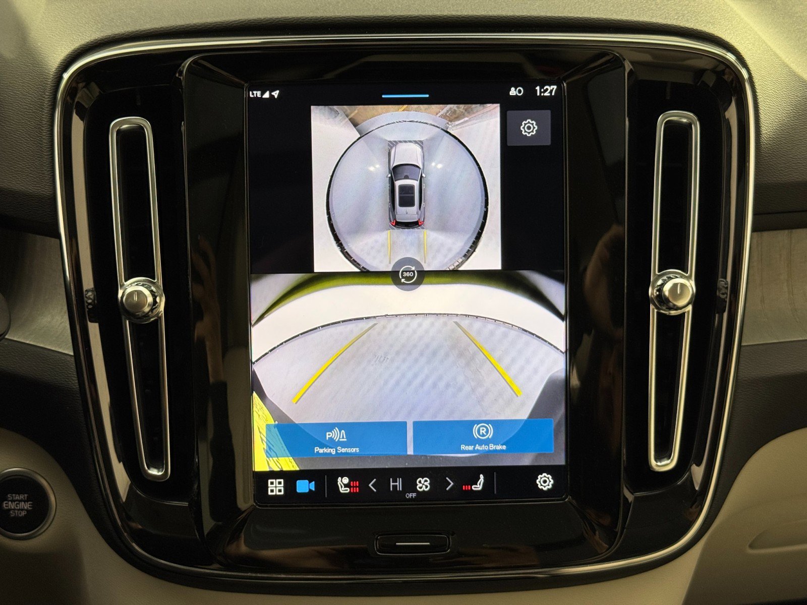 Used 2024 Volvo XC40 B5 Ultimate w/ Protection Package Premier image 31