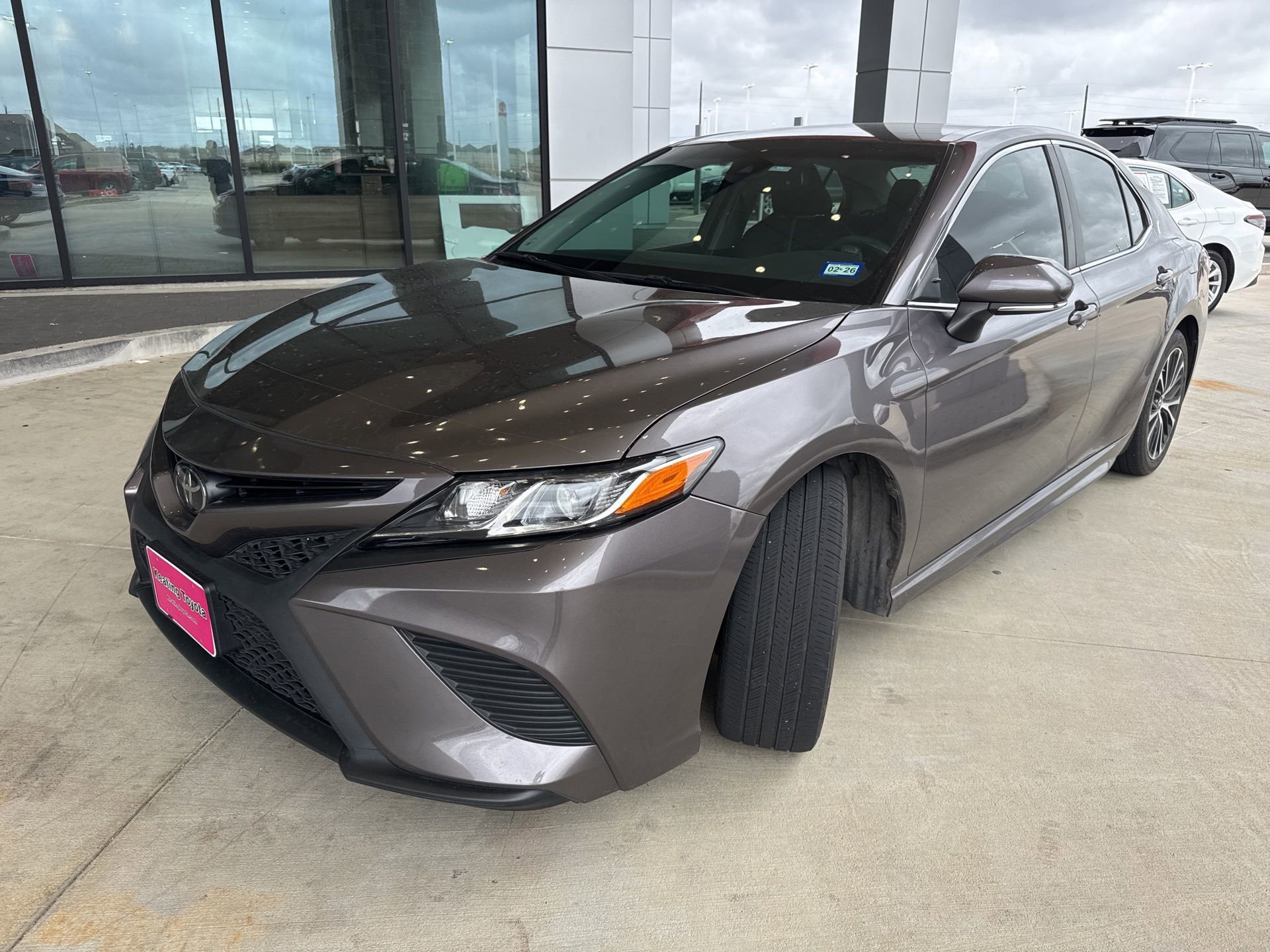 Used 2020 Toyota Camry SE w/ Convenience Package image 3
