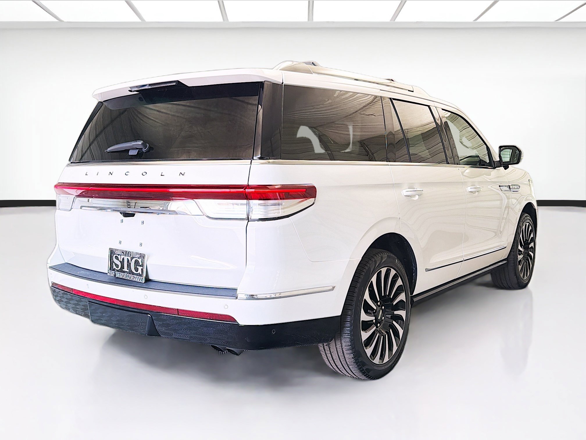 Used 2023 Lincoln Navigator Black Label image 4