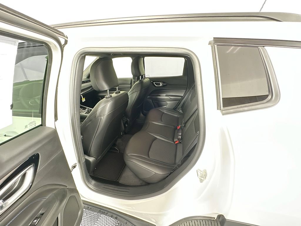 New 2026 Jeep Compass Latitude image 23