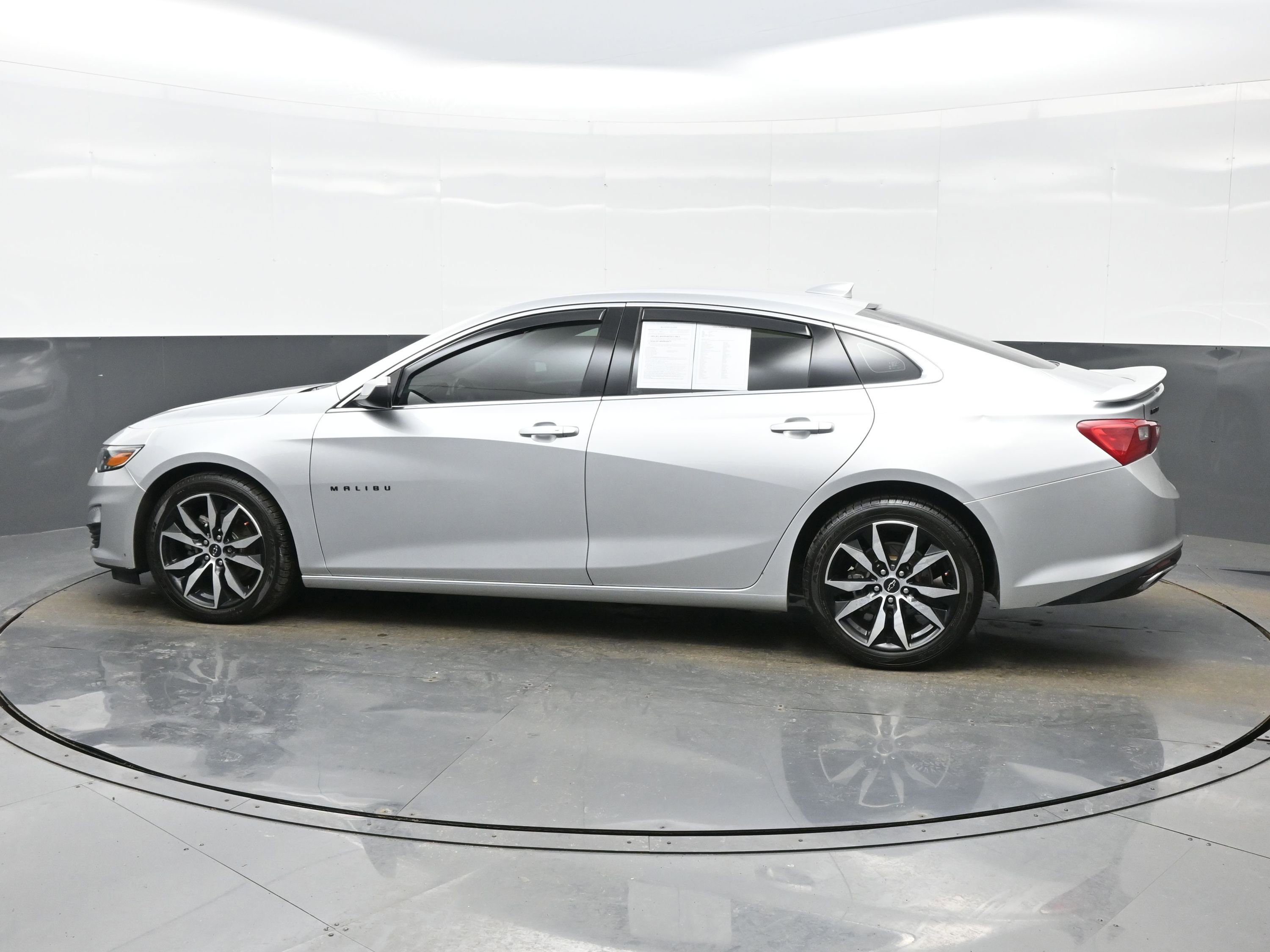 Used 2022 Chevrolet Malibu RS image 3