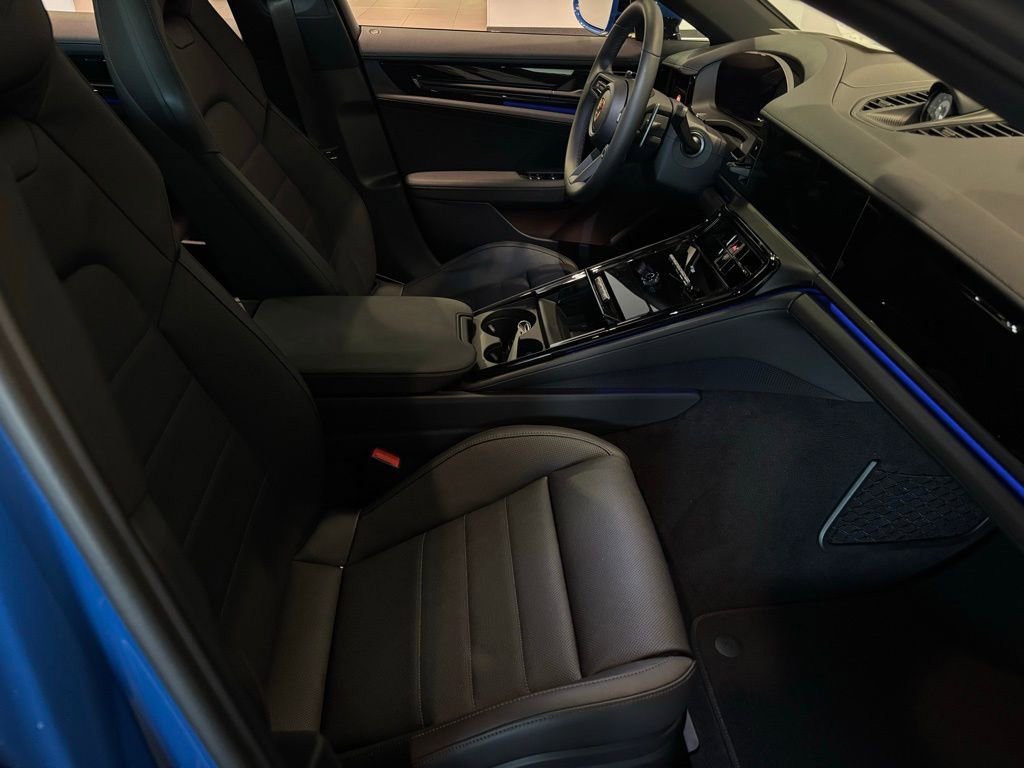 Used 2026 Porsche Panamera image 39