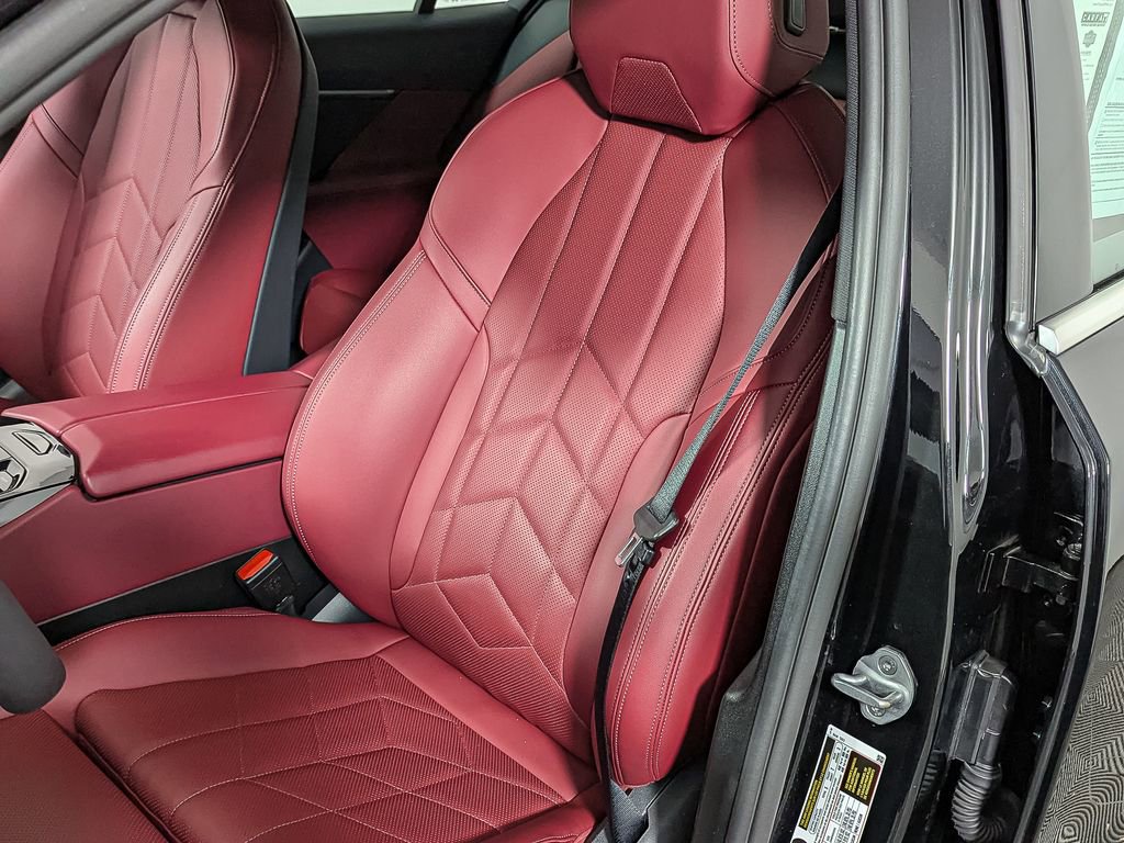 Used 2025 BMW 530i xDrive w/ Premium Package image 18