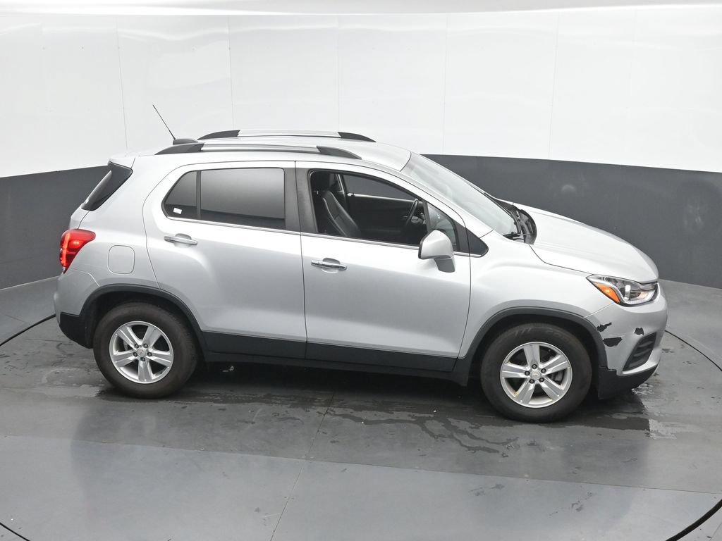 Used 2020 Chevrolet Trax LT w/ LT Convenience Package FWD image 32