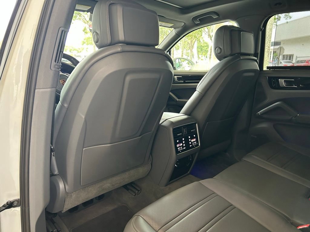 Used 2019 Porsche Cayenne AWD/4WD image 34