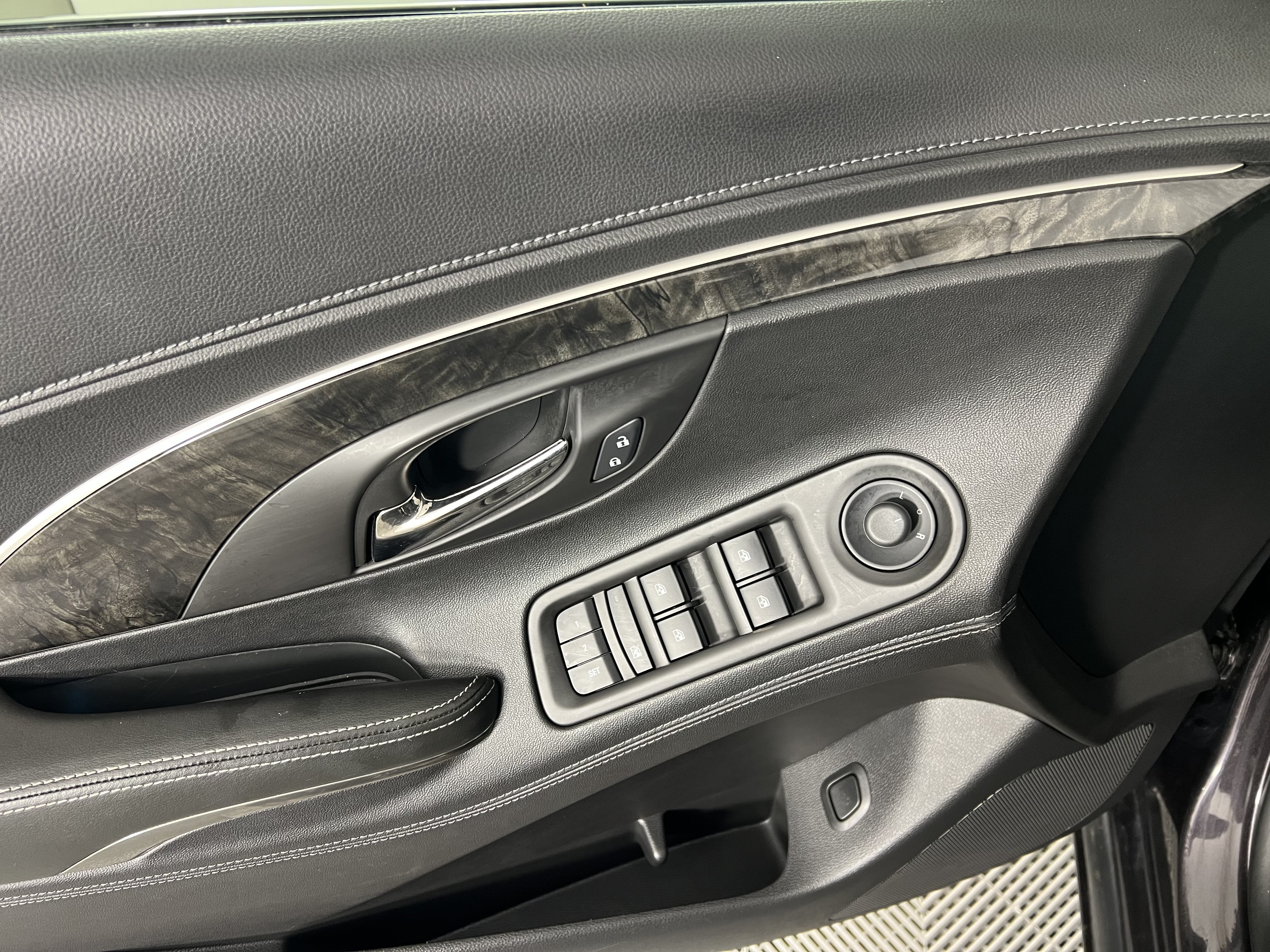 Used 2015 Buick LaCrosse Leather FWD image 18