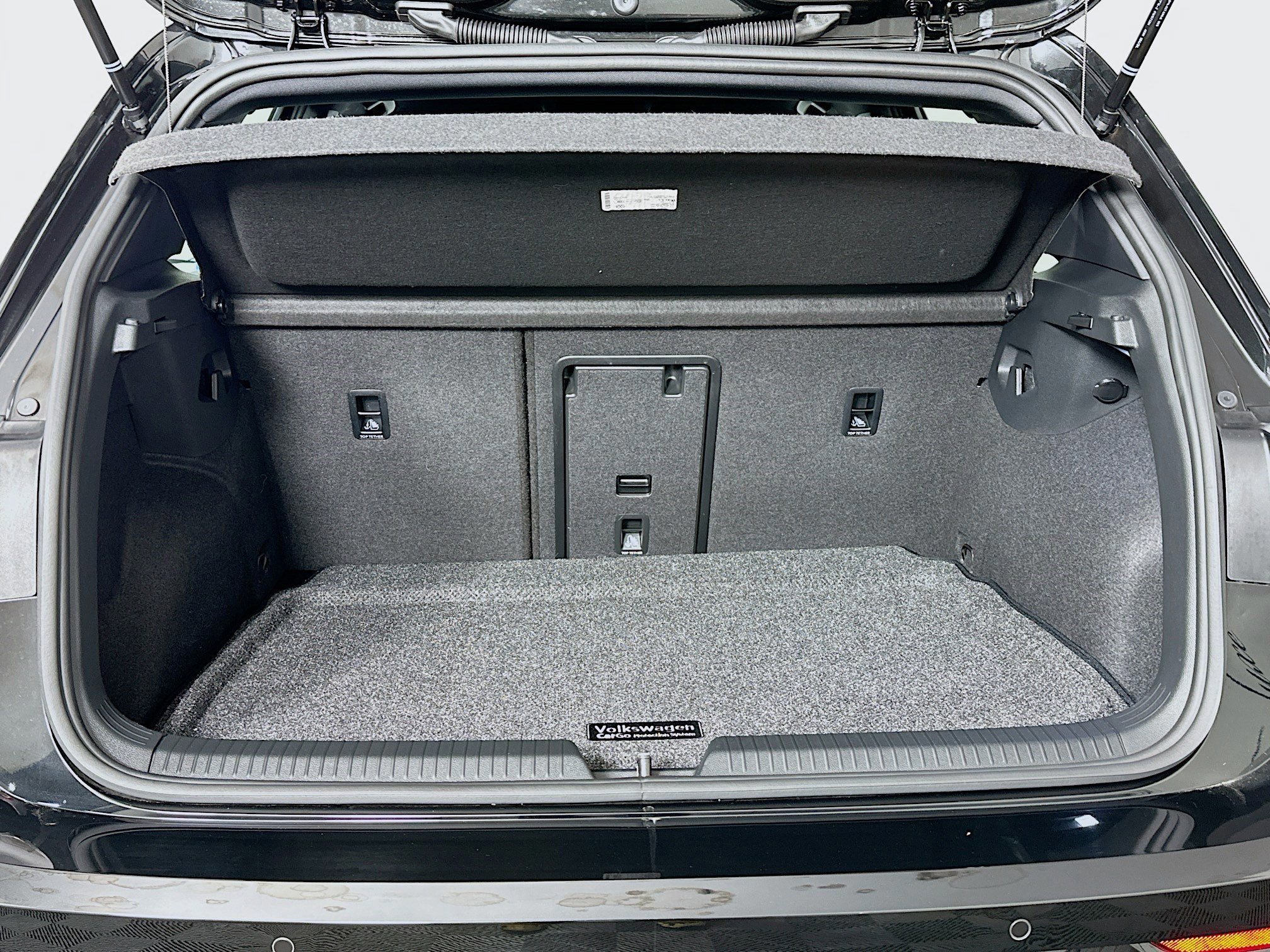 Used 2024 Volkswagen Golf R w/ MDO Package image 24