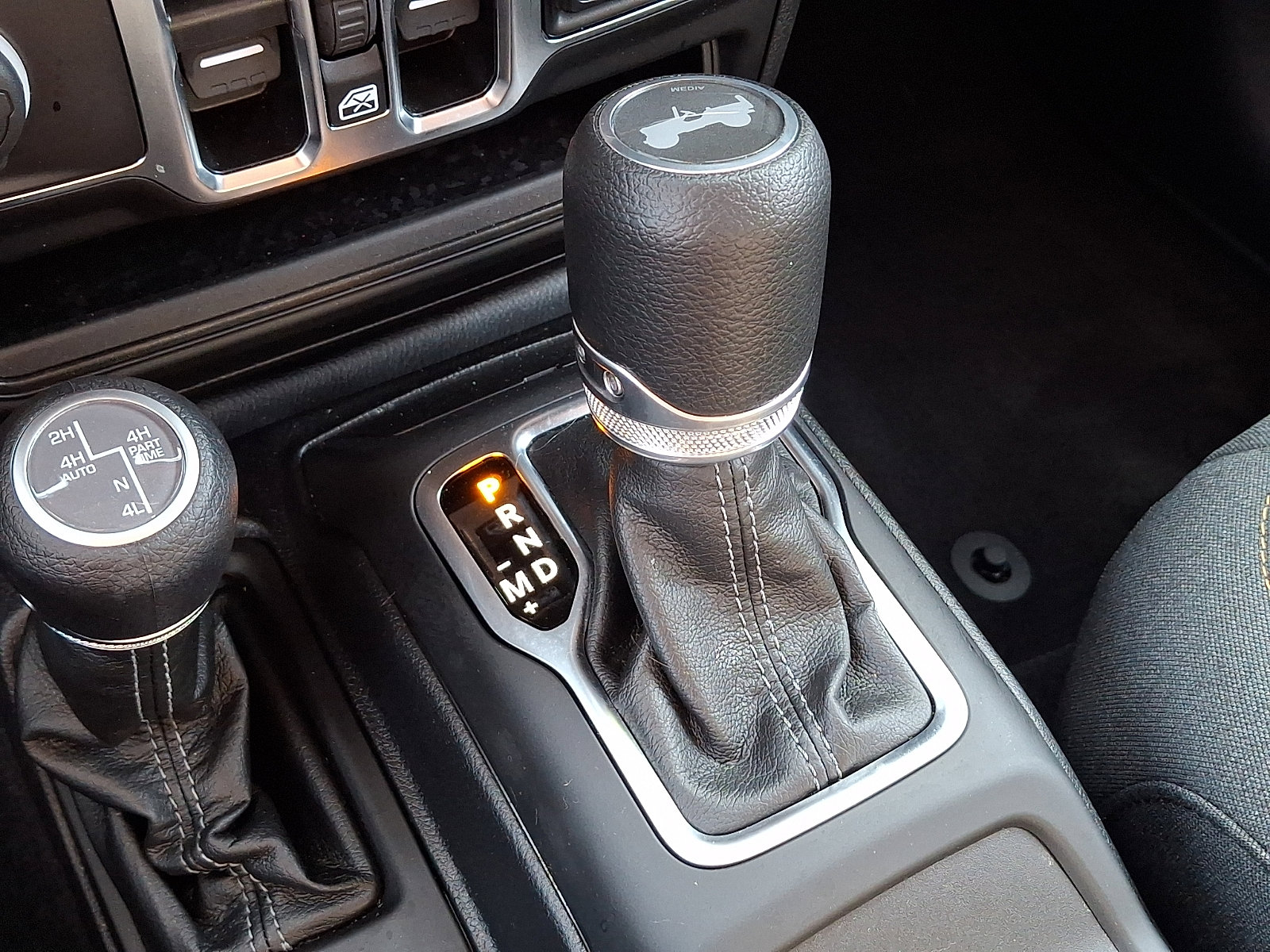 Certified 2025 Jeep Wrangler Sahara w/ Safety Group AWD/4WD image 15