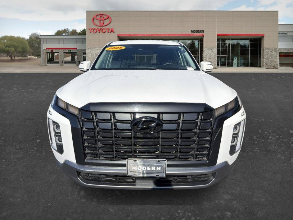 Used 2025 Hyundai Palisade SE FWD image 2