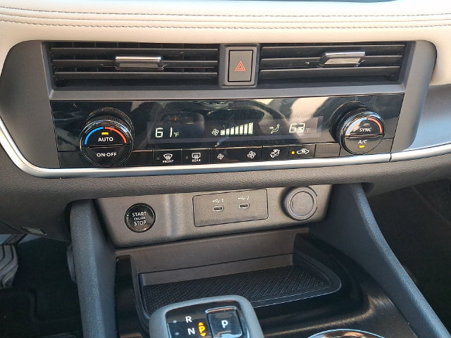 Used 2025 Nissan Rogue SV AWD/4WD image 16