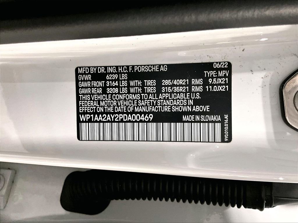 Certified 2023 Porsche Cayenne Platinum Edition image 35