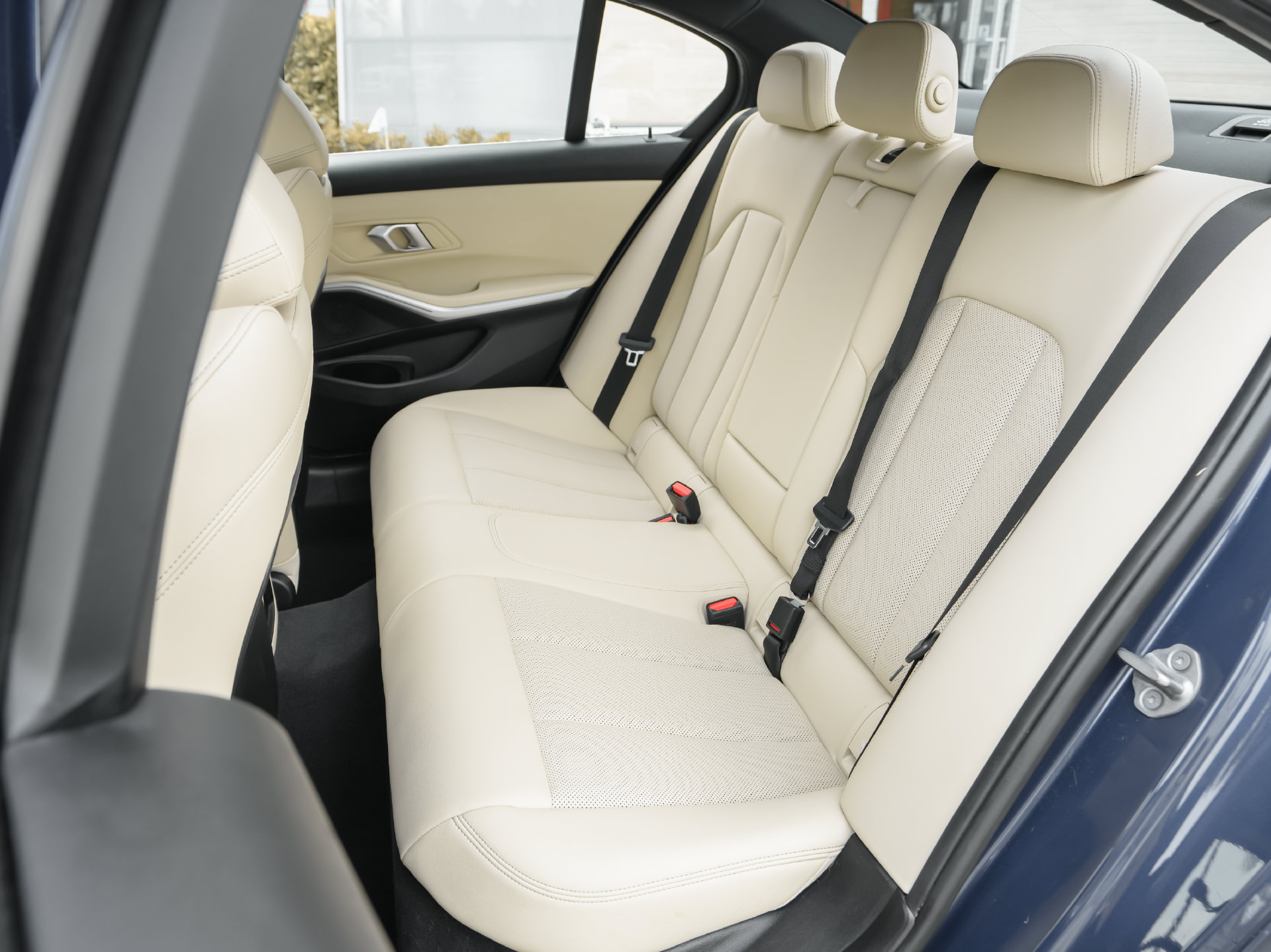 Used 2024 BMW 330i Sedan w/ Convenience Package RWD image 7