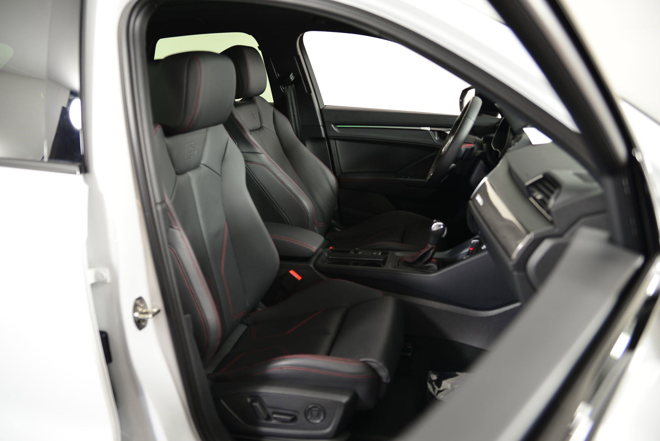 Certified 2025 Audi Q3 2.0T Premium Plus w/ Premium Plus Package image 19