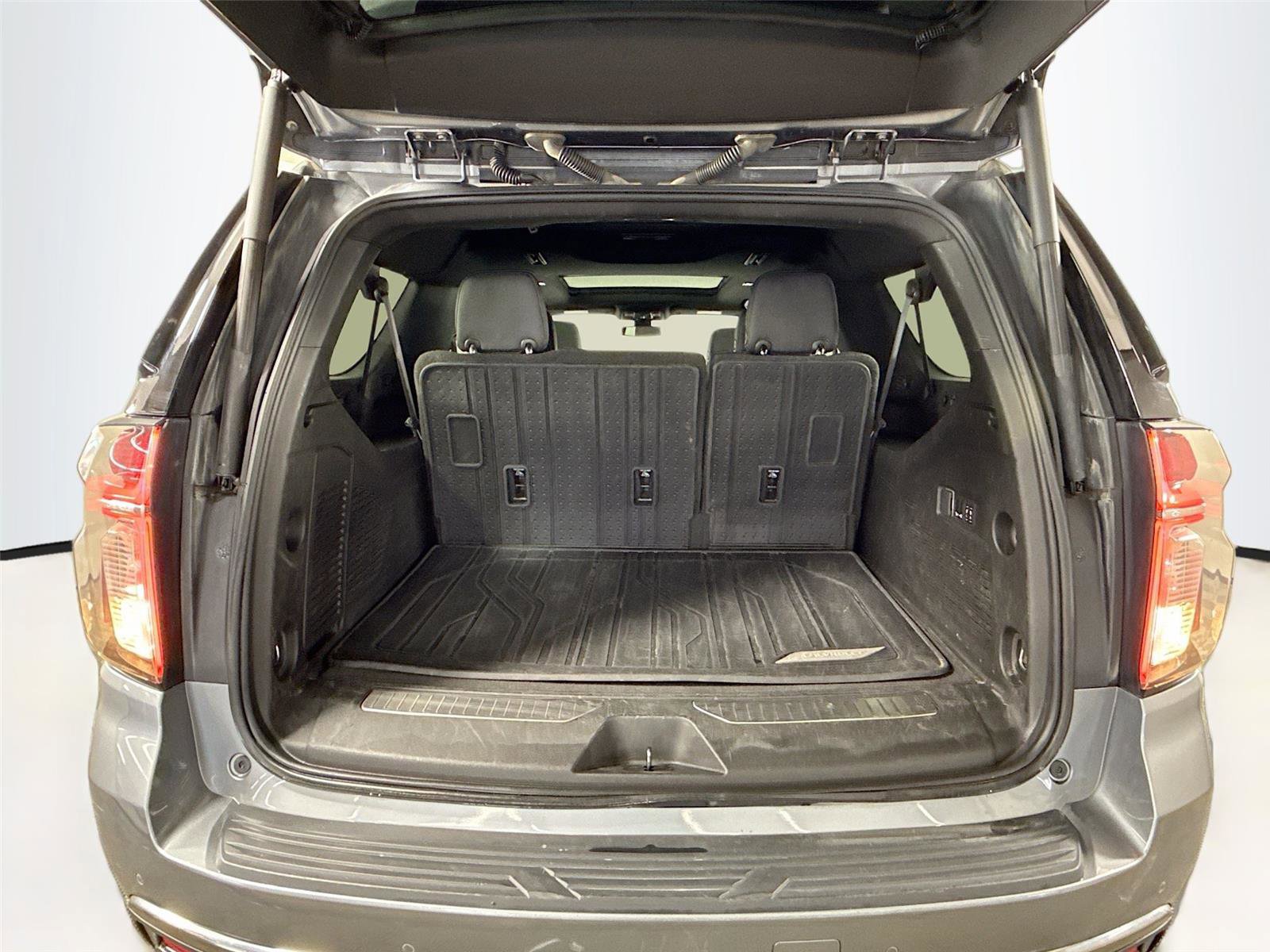 Used 2022 Chevrolet Suburban Z71 w/ Luxury Package image 20