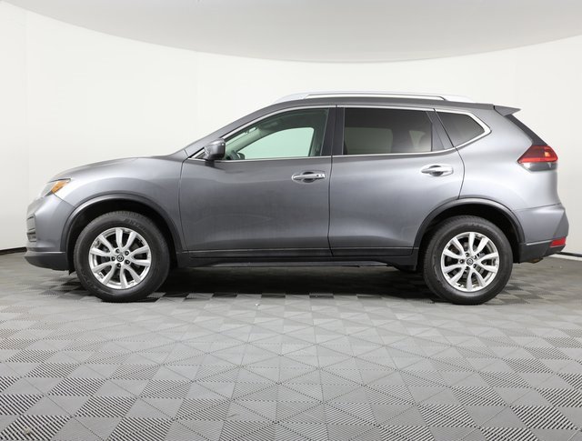 Used 2018 Nissan Rogue SV image 2