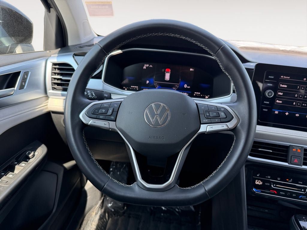 Used 2025 Volkswagen Taos SE AWD/4WD image 13