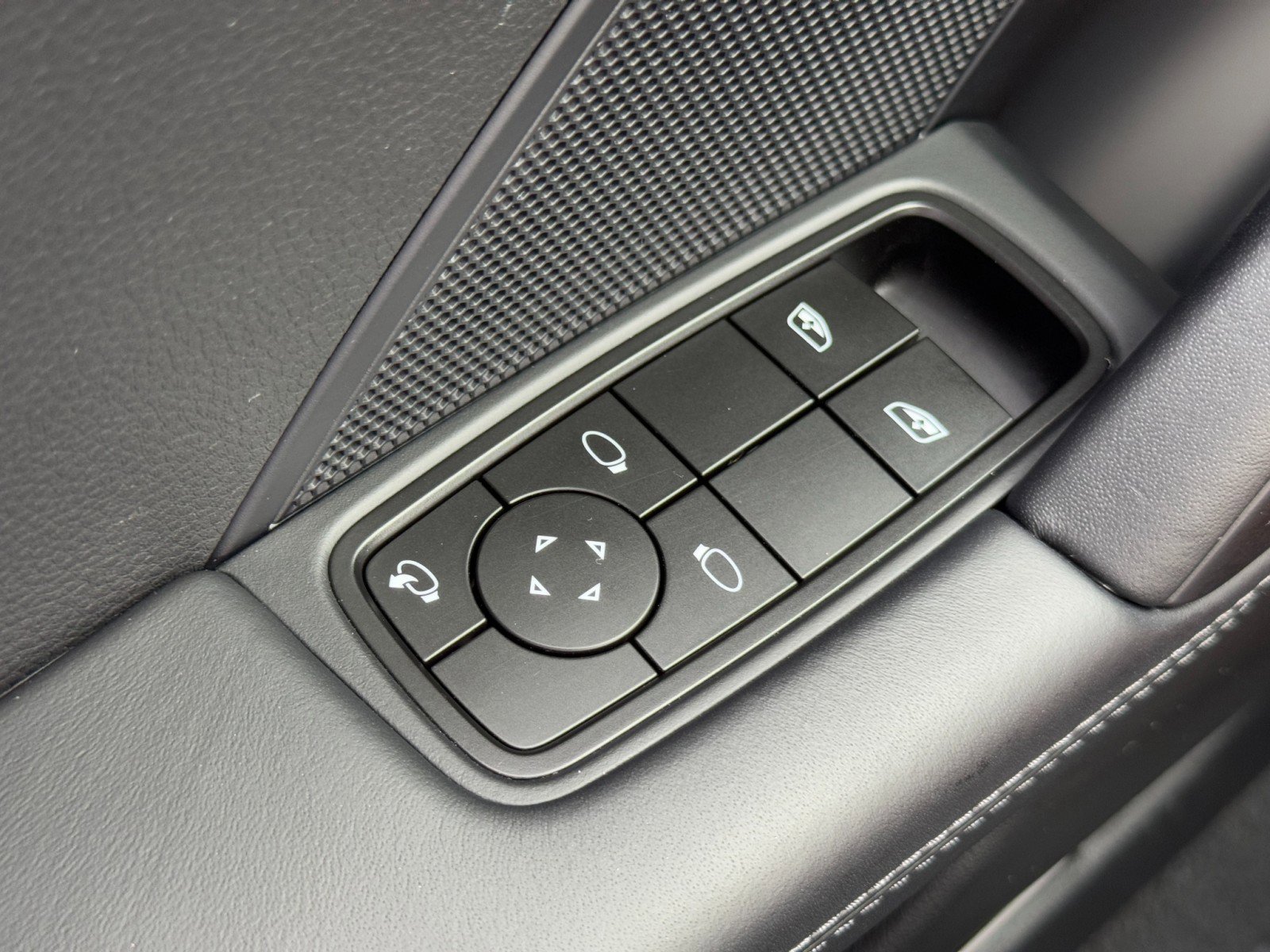 Used 2025 Porsche 911 Carrera image 17