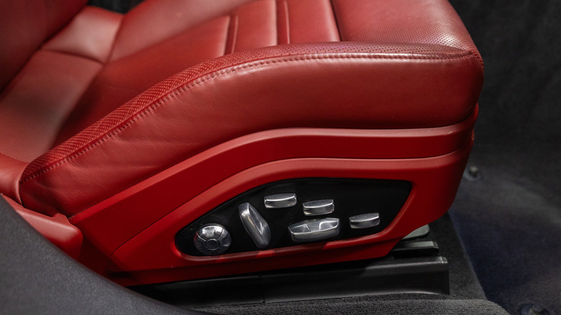 Used 2020 Porsche Panamera GTS image 53