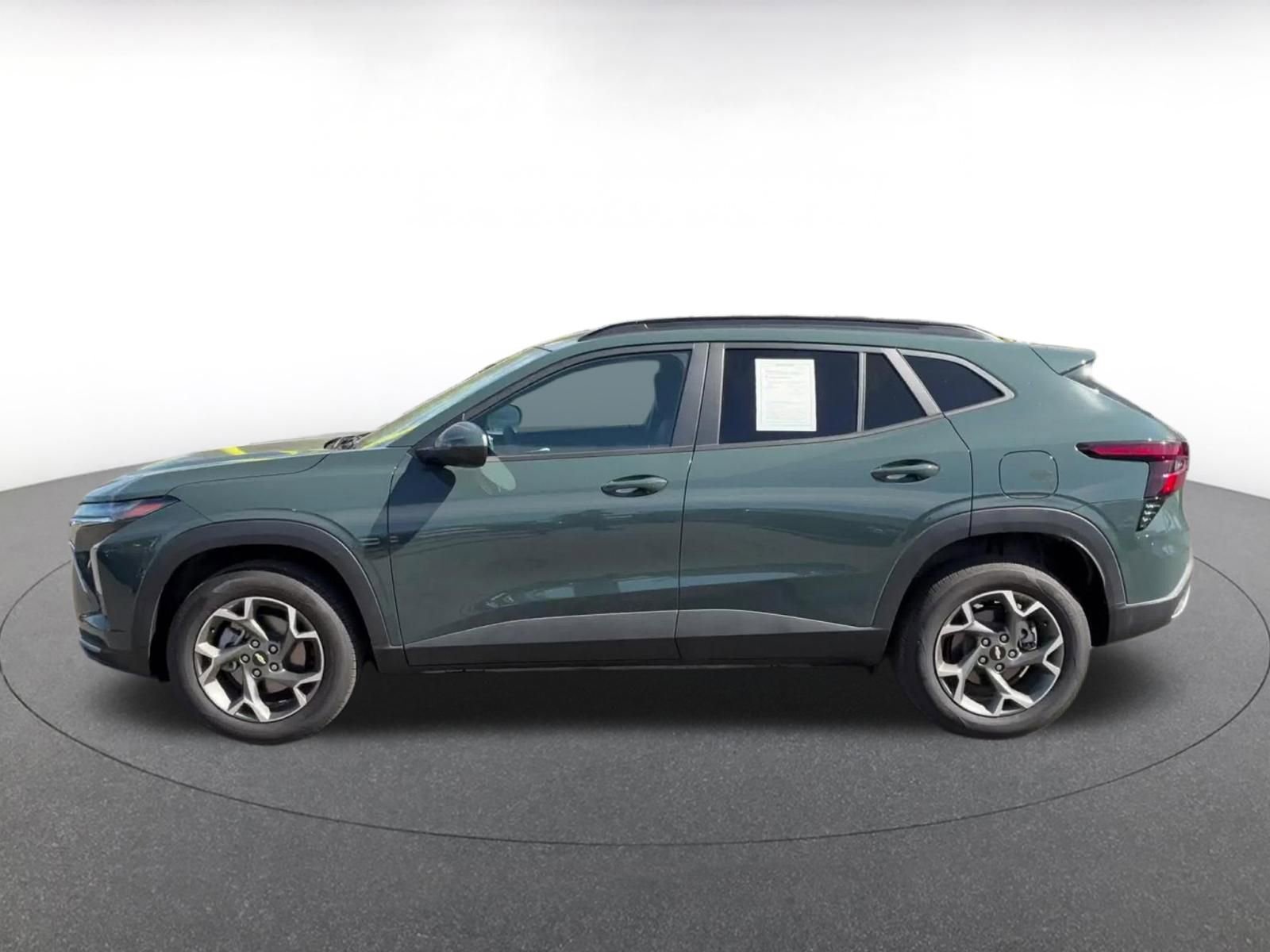 Used 2025 Chevrolet Trax LT image 9