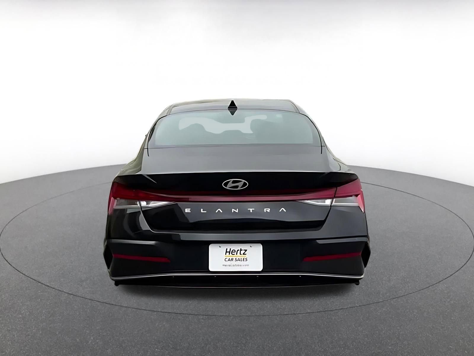 Used 2025 Hyundai Elantra SEL image 18