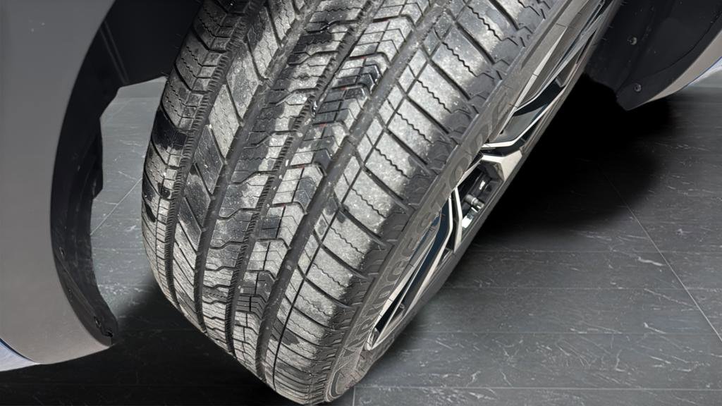 Used 2025 Volkswagen Atlas Cross Sport SEL Premium R-Line image 31