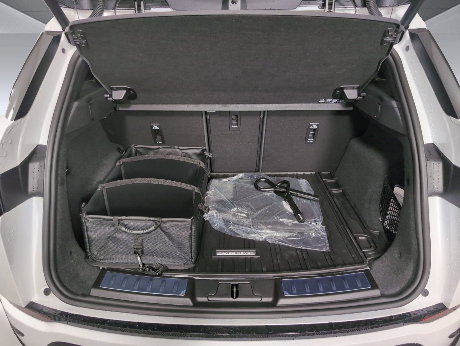 Certified 2026 Land Rover Range Rover Evoque Dynamic SE image 26