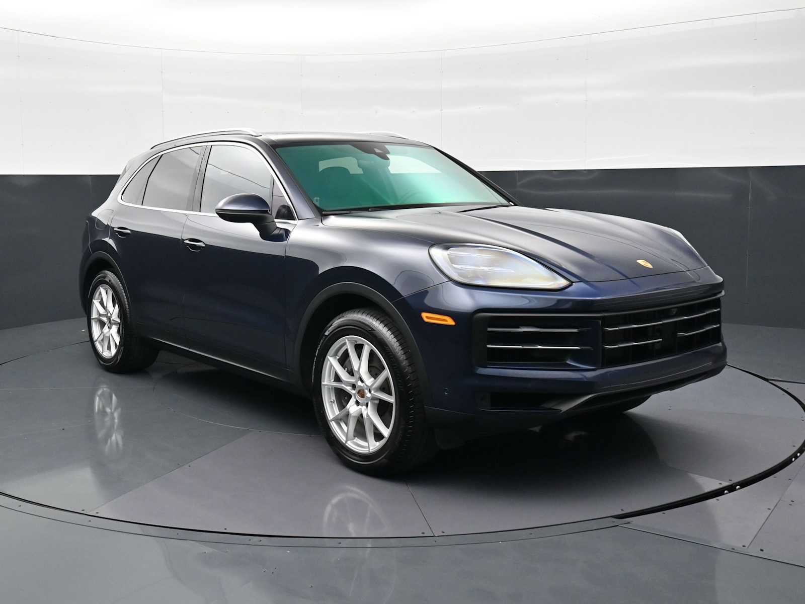 Certified 2025 Porsche Cayenne AWD/4WD image 28