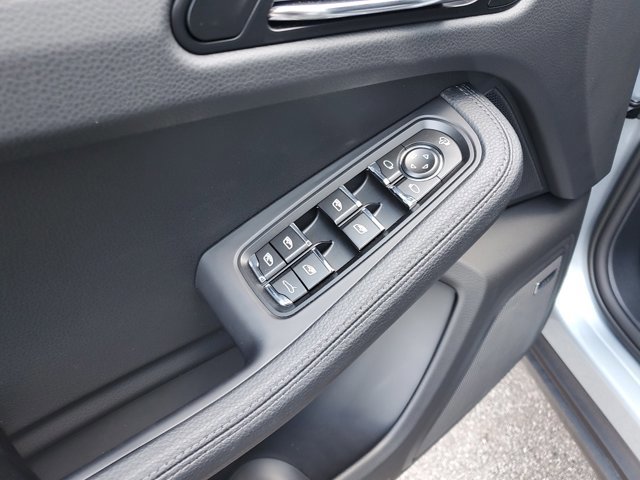 Used 2025 Porsche Macan image 25