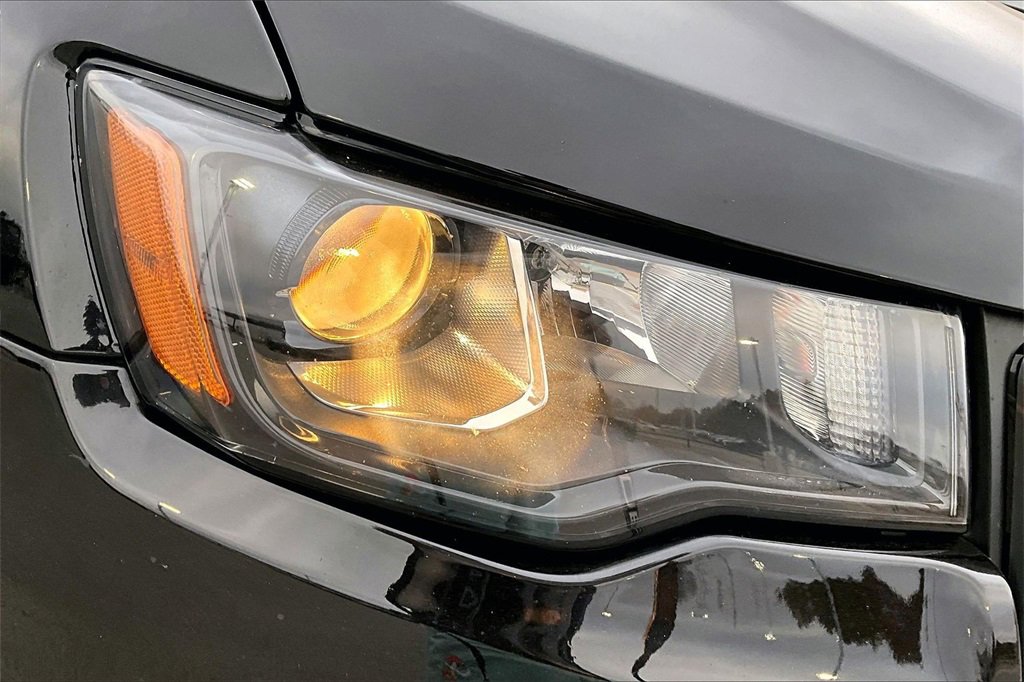 Used 2020 Jeep Grand Cherokee Altitude image 26